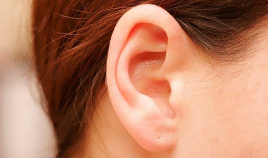 Δύο σταγόνες από αυτό το φυσικό φάρμακο και το 97% της ακοής σας θα επανέλθει!