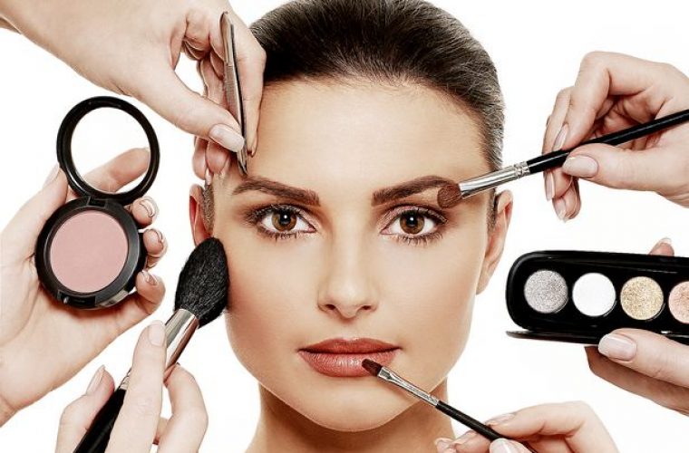 ΜΟΝΟ για γυναίκες: Τα 10 πράγματα που μισούμε στο μακιγιάζ (ΒΙΝΤΕΟ)