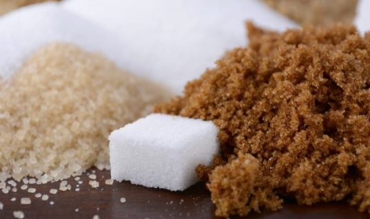 Λευκή ή καστανή ζάχαρη; Ποια είναι τελικά πιο υγιεινή!