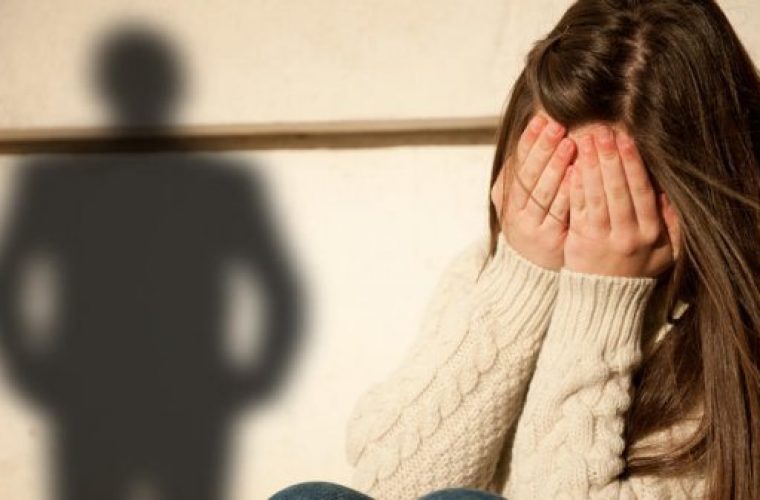 Φρίκη στην Πάτρα: Ξαναβίασε την κόρη του μόλις βγήκε από τη φυλακή για το βιασμό της