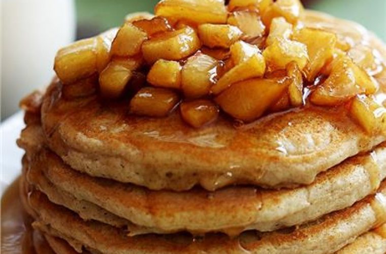 Pancakes με σοταρισμένα μήλα και μέλι!
