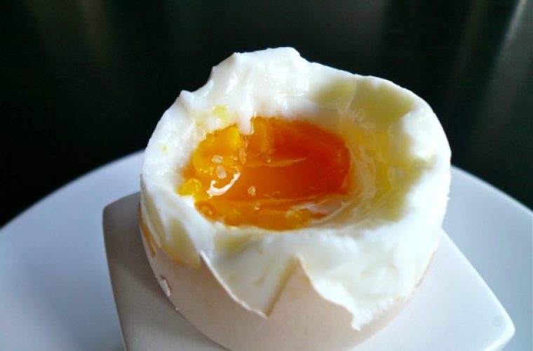 Προσοχή: Δείτε τι κινδύνους κρύβουν τα μελάτα αυγά!
