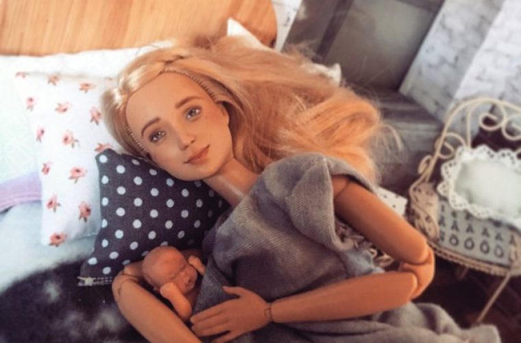 Επιτέλους: H πρώτη Barbie που θηλάζει είναι γεγονός και «περνάει» το δικό της μήνυμα! (εικόνες)