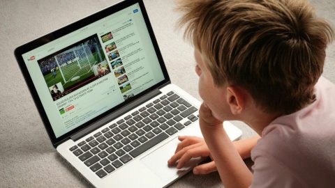 Ανησυχητική έρευνα: Σχεδόν τα μισά 6χρονα «σερφάρουν» στο Ιντερνετ, όταν βρίσκονται στο δωμάτιό τους!