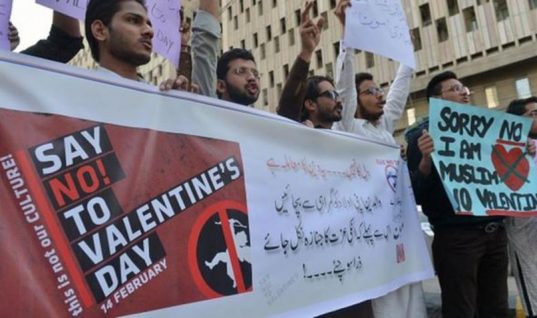 Δικαστήριο στο Πακιστάν απαγόρευσε τις εκδηλώσεις για την Ημέρα του Αγίου Βαλεντίνου!
