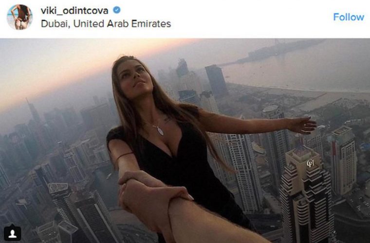 Ρωσίδα μοντέλο έπαιξε τη ζωή της «κορώνα γράμματα» και… κρεμάστηκε από ουρανοξύστη 300 μέτρων! (vid)