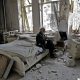 Ο άντρας στο κρεβάτι: Η ιστορία πίσω από την εμβληματική φωτογραφία από το Χαλέπι