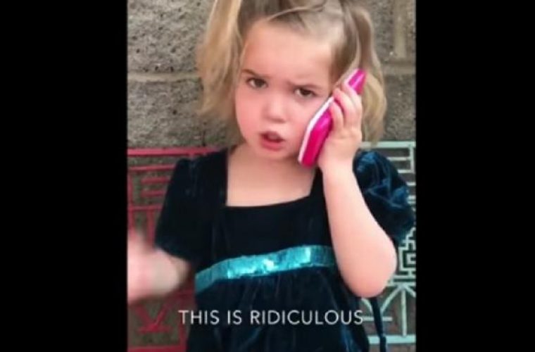 Κρατήστε την κοιλιά σας από τα γέλια: Ο τηλεφωνικός καυγάς μιας 5χρονης με το… αγόρι της (Vid)