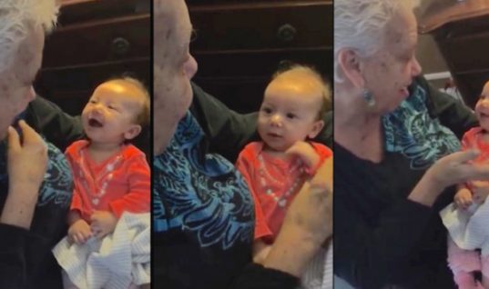 Εκπληκτικό βίντεο: Γιαγιά μαθαίνει στην εγγονή που έχει πρόβλημα ακοής, σήματα νοηματικής!