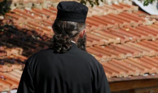 Πάτρα: Συνελήφθη ιερέας που σκότωσε δύο σκυλιά και τα πέταξε για να μην τον συλλάβουν