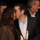 Το φιλί της Αγάπης του Αλέξη Τσίπρα στην Μπέτυ Μπαζιάνα το βράδυ της Ανάστασης