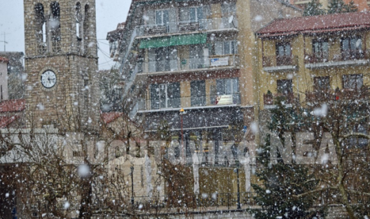 Χιόνια στα ορεινά των Ιωαννίνων και την Ευρυτανία -Βγήκαν τα εκχιονιστικά
