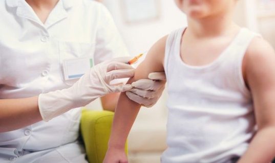 Ιταλία: Αφαίρεση επιμέλειας και πρόστιμο 7.500 ευρώ σε γονείς, αν δεν εμβολιάσουν τα παιδιά