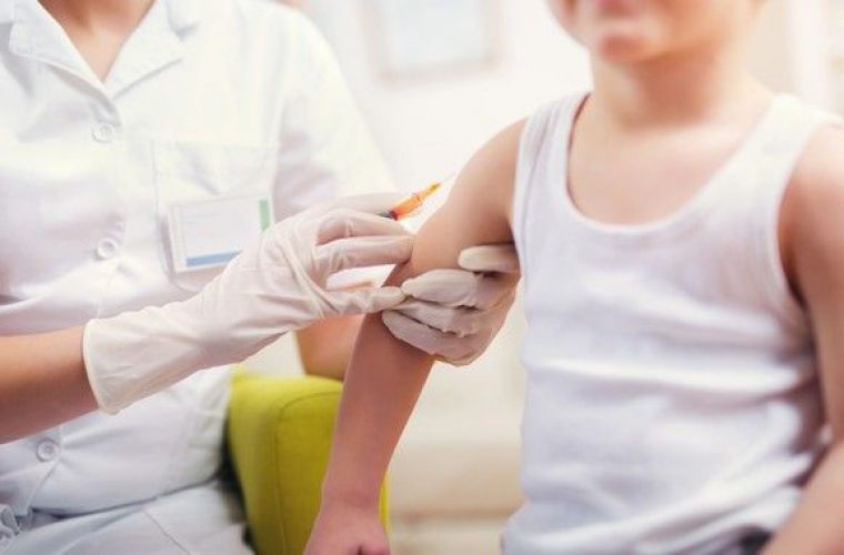 Ιταλία: Αφαίρεση επιμέλειας και πρόστιμο 7.500 ευρώ σε γονείς, αν δεν εμβολιάσουν τα παιδιά