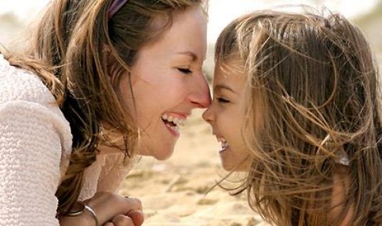 5 πράγματα που πρέπει να διδάξεις στην κόρη σου πριν μπει στην εφηβεία
