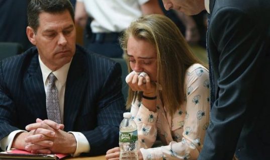 Τραγική υπόθεση: Έσπρωξε στην αυτοκτονία τον φίλο της και το “έπαιζε” θλιμμένη φιλενάδα- Κινδυνεύει με φυλάκιση 20 ετών