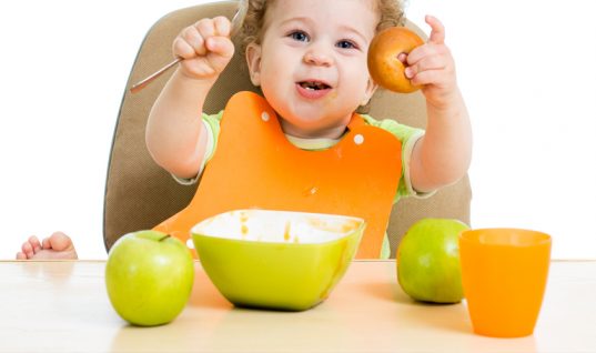 Μεγάλες αλλαγές για την κατανάλωση χυμών φρούτων από τα μωρά φέρνουν νέες οδηγίες των παιδιάτρων