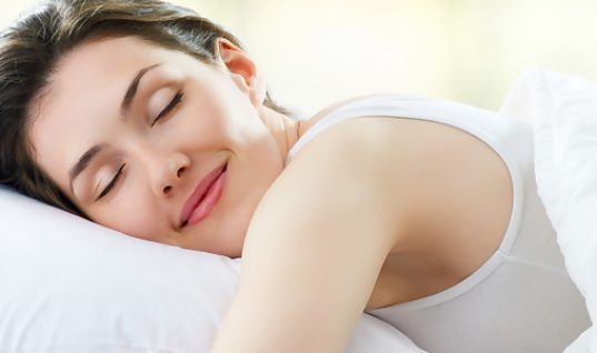 Έρευνα: Γιατί η έλλειψη ύπνου… παχαίνει