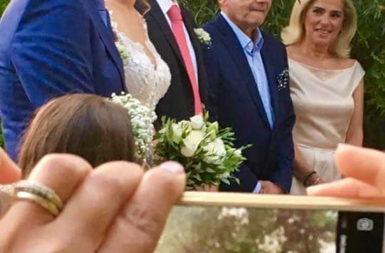 Πάντρεψε την κόρη του ο Θοδωρής Δρακάκης – Φωτογραφίες από τον γάμο