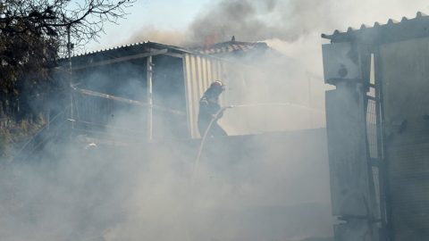 Πέθανε ο 33χρονος πυροσβέστης που είχε τραυματιστεί στην πυρκαγιά στο Ζευγολατιό