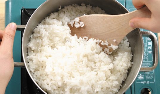 Το νούμερο 1 λάθος που κάνεις με το ρύζι (και βγαίνει λαπάς)!