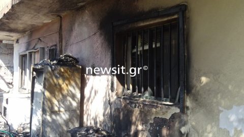 Φωτιά στη Λεωφόρο Αναβύσσου – Καταστροφές σε σπίτια – Τραυματίστηκαν πυροσβέστες