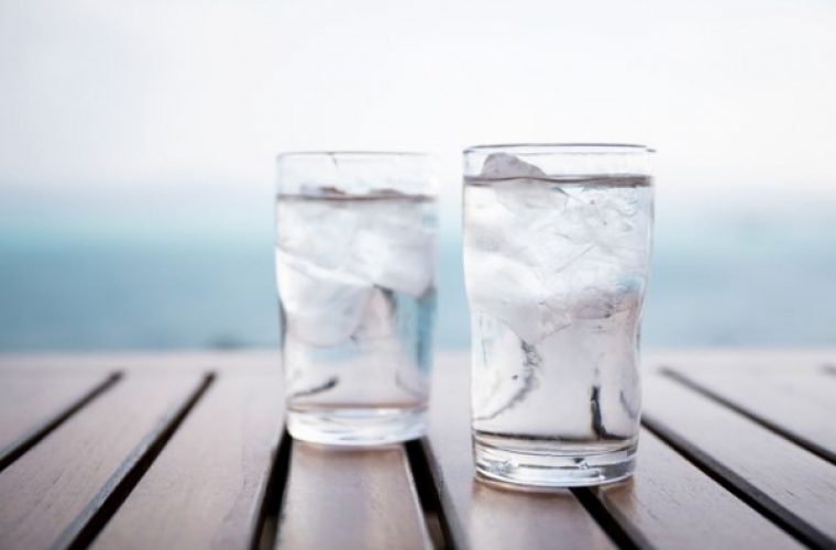 Πώς βοηθάει στη δίαιτα το παγωμένο νερό