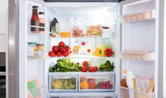 Ο πιο εύκολος τρόπος να εξαφανίσετε τις άσχημες μυρωδιές από το ψυγείο!