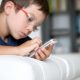 Ποιος κρυφός κίνδυνος απειλεί τα παιδιά του Δημοτικού με κινητό
