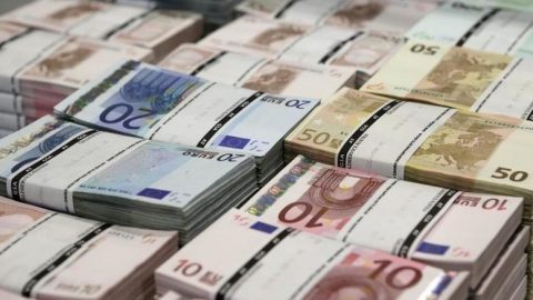 Μυστήριο στη Γενεύη: Εριξαν δεκάδες χιλιάδες ευρώ σε τουαλέτες!