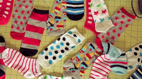 Μονές κάλτσες: 8 ιδέες για να μην τις πετάξετε!