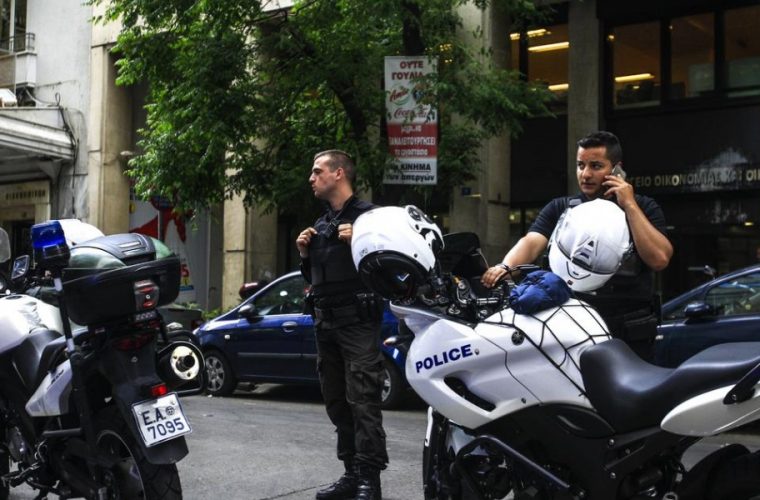 Αιματηρό περισταστικό στη Γλυφάδα: Τραυμάτισε με παγοκόφτη αστυνομικό για μία κλήση!