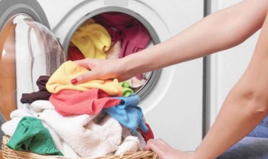 Γιατί πρέπει πάντα να πλένετε τα καινούρια ρούχα πριν τα φορέσετε