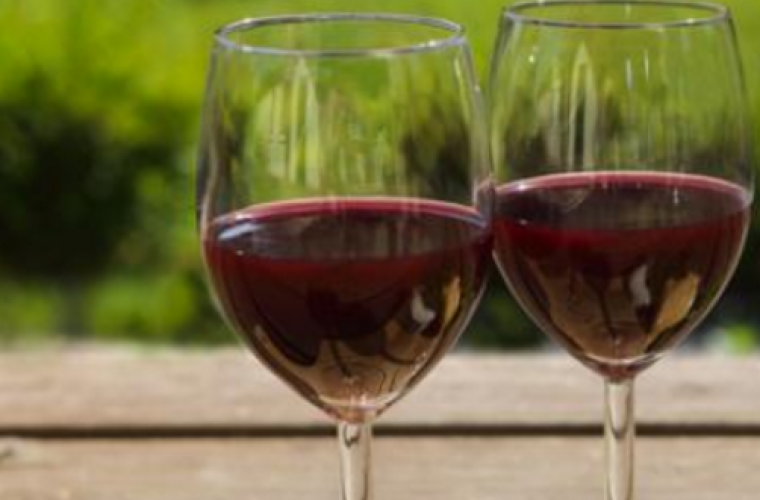 13 λόγοι για να πιείτε ένα ποτήρι κόκκινο κρασί!