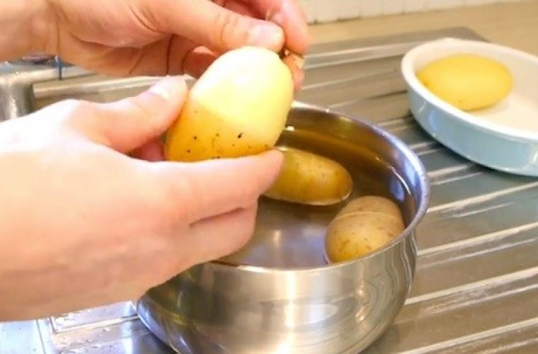Το μυστικό που θα αλλάξει για πάντα τον τρόπο που καθαρίζεις πατάτες!