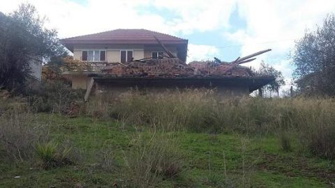 Κι όμως συνέβη – Κατεδάφισαν λάθος σπίτι στο Αγρίνιο! (εικόνα)