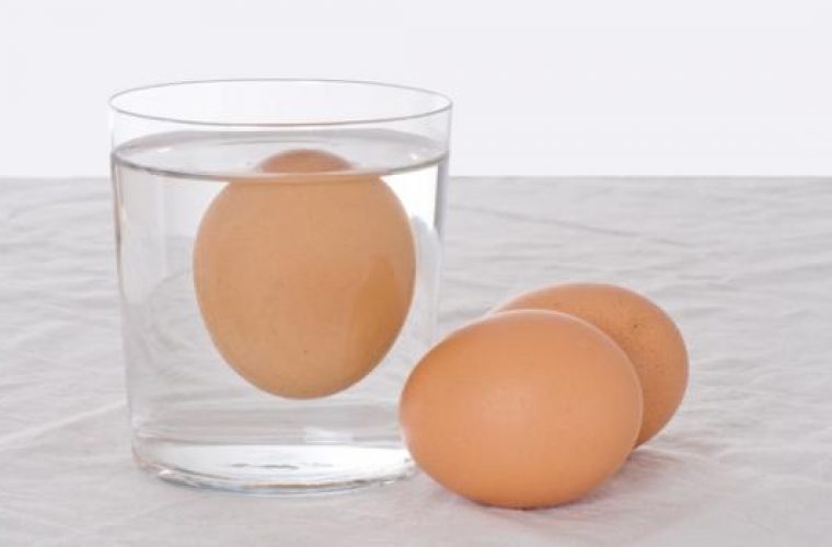 Πώς θα τσεκάρετε τη φρεσκάδα ενός αυγού;