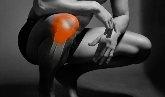 Πόνος στα γόνατα: Τι δείχνει για την υγεία σας