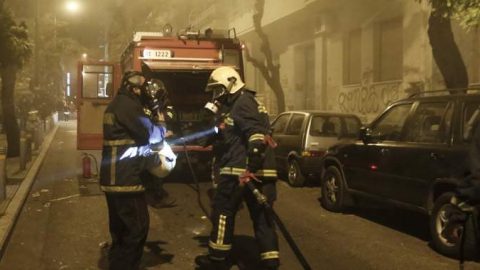 Τραγωδία στην Καλλιθέα: Νεκρές δυο γυναίκες από φωτιά