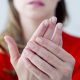 Κρύα χέρια: Οι πιθανές σοβαρές αιτίες και πότε πρέπει να πάτε στο γιατρό