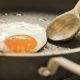 Αυγά: Το λάθος που κάνουν όλοι στο μαγείρεμα!