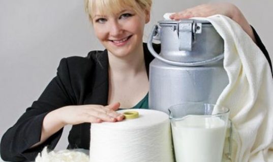 Η σχεδιάστρια μόδας που φτιάχνει ρούχα από …ληγμένο γάλα!