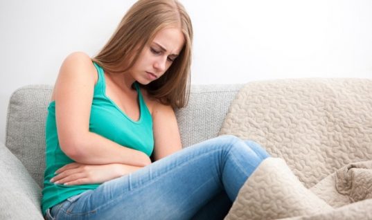 Κύστες στις ωοθήκες: Τα συμπτώματα που απαγορεύεται να αμελήσετε