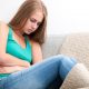 Κύστες στις ωοθήκες: Τα συμπτώματα που απαγορεύεται να αμελήσετε