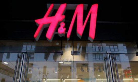 Τεράστιες εκπτώσεις ετοιμάζει η H&M – Έχει απούλητα ρούχα αξίας 4,3 δισ. δολαρίων στις αποθήκες της