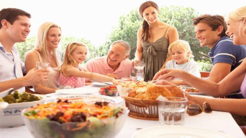 Τα οικογενειακά τραπέζια κάνουν καλό στην υγεία!