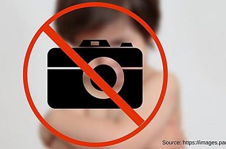 «Σταματήστε να ανεβάζετε φωτογραφίες των παιδιών στο ίντερνετ»: Ένα βίντεο-γροθιά