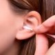 Καθαρισμός αυτιών: Πώς γίνεται σωστά – Ποια σημάδια δείχνουν πρόβλημα