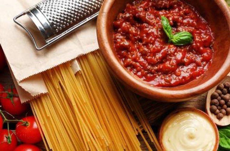 Η κόκκινη σάλτσα για μακαρόνια με 3 υλικά που χαρακτηρίστηκε η καλύτερη στον κόσμο!