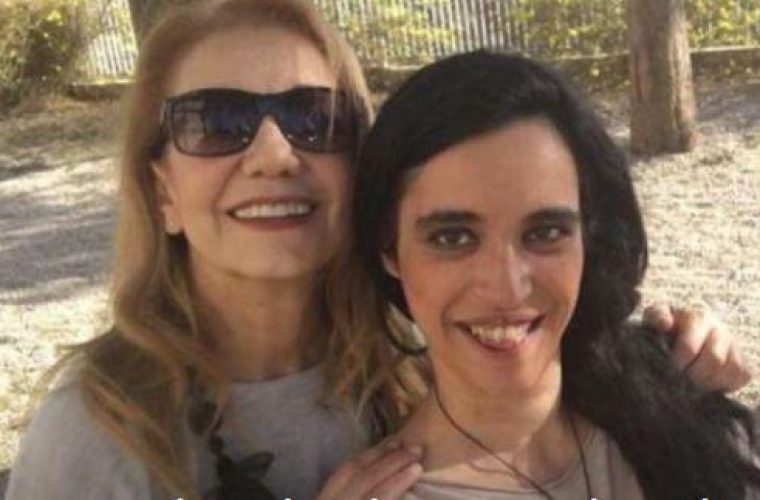 Η Μπέσσυ Γιαννοπούλου αποκαλύπτει τη σχέση της με τη Πέμη Ζούνη: «Είχαμε δεσμό για δύο χρόνια – Είμαι bisexual»